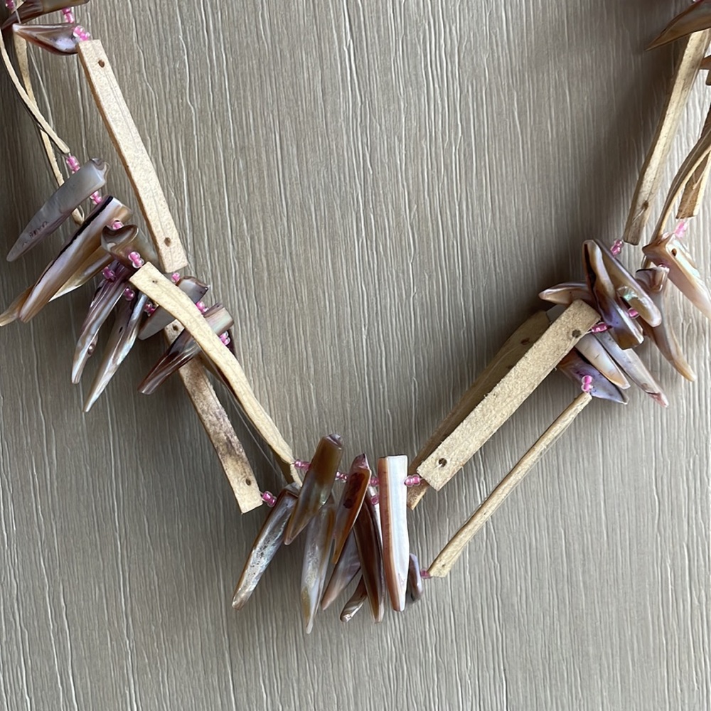 Shell necklace - Picture 3 of 4